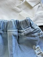 تیشرت بیسکویتی یقه دار و شلوارک جین زاپدار