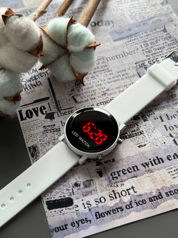 نمای نزدیک ساعت LED Watch دایره‌ای مخصوص کودکان