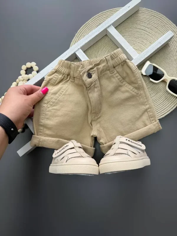 شلوارک راحتی اسپرت بچه‌گانه با طراحی ساده
