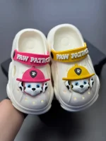 نمای نزدیک کراکس کودکانه با شخصیت‌های Paw Patrol